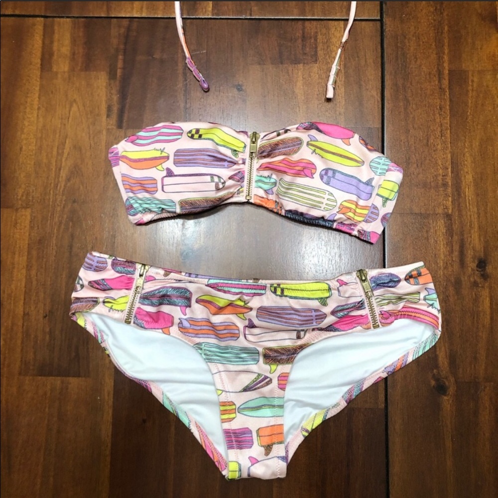 Victoria Secret Beach Bum bathing suit - Picture 2 of 6